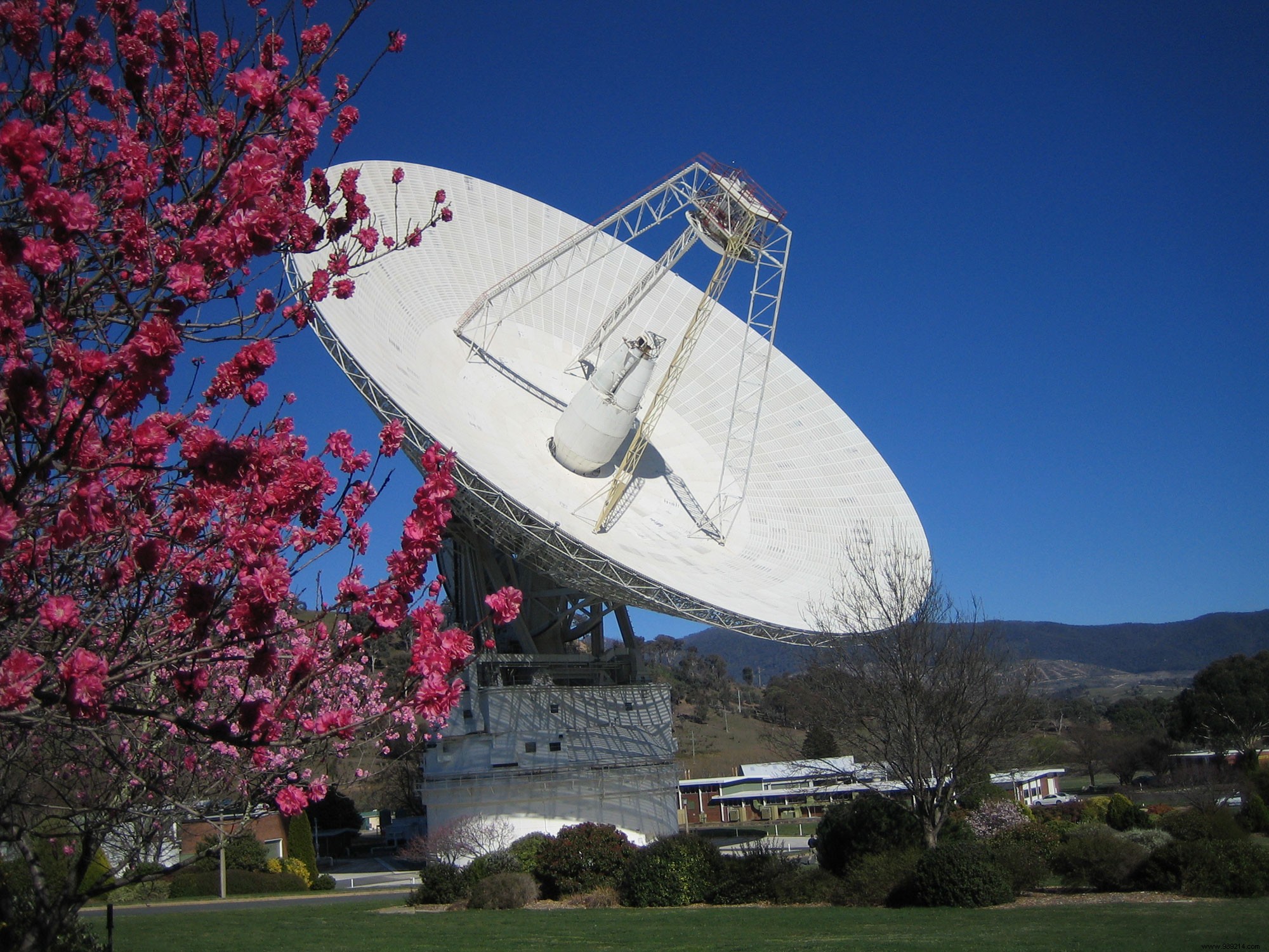NASA Successfully Reconnects with Voyager 2 Probe in Interstellar Space After Key Antenna Upgrade