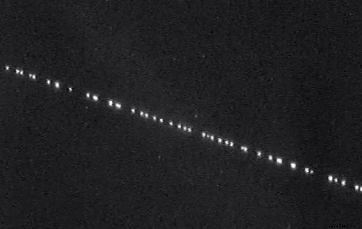 Astronomers Propose SatHub: Essential Tool to Mitigate Satellite Constellation Interference