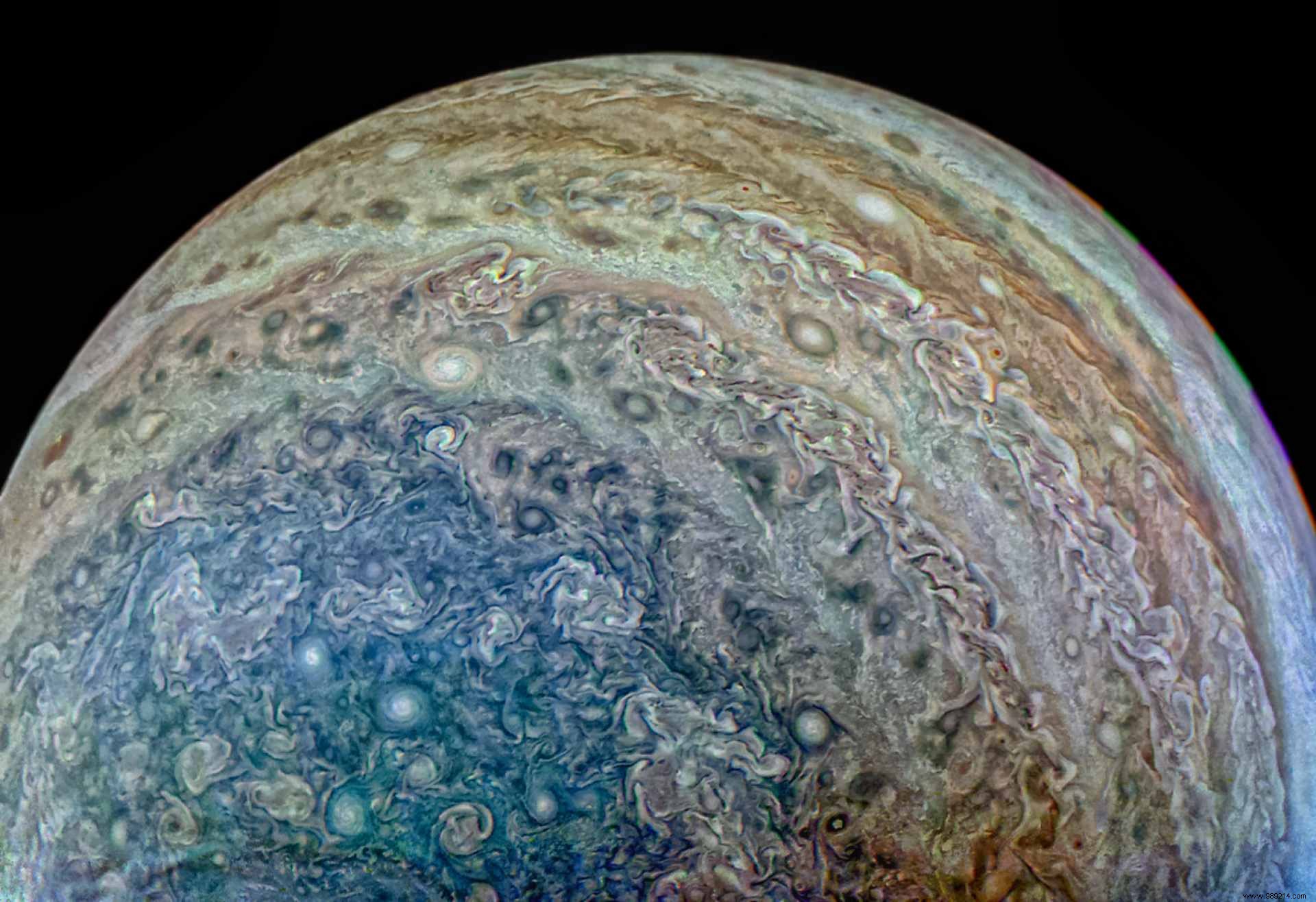 Why No Spacecraft Can Traverse Jupiter: Insights from Planetary Experts