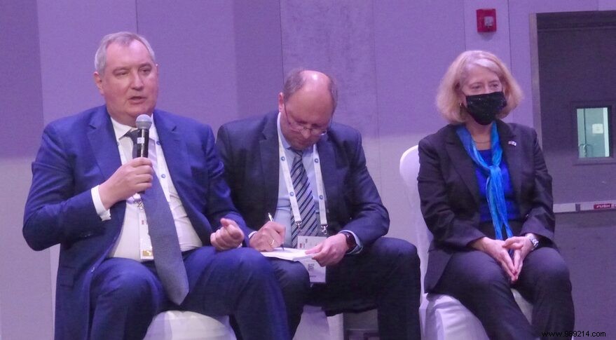 Roscosmos Chief Approves Russian Cosmonauts for SpaceX Crew Dragon Flights to ISS by 2022