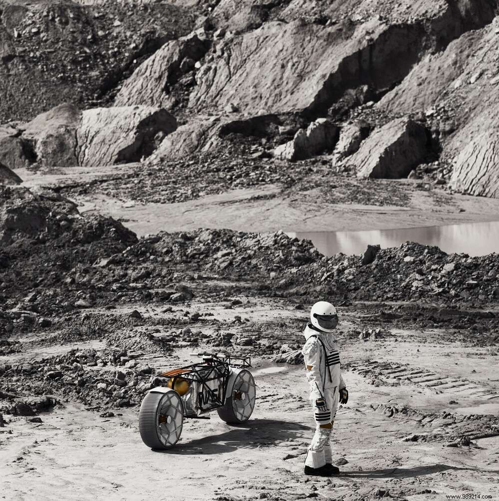 Hookie s Tardigrade: Revolutionary Lunar Motorcycle Concept for Future Moon Missions