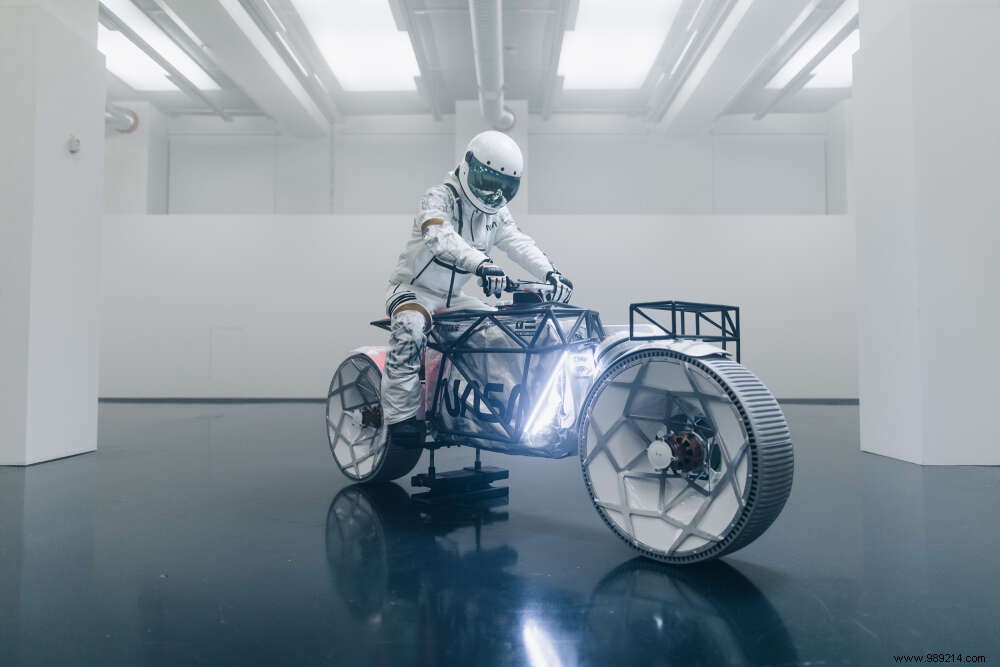 Hookie s Tardigrade: Revolutionary Lunar Motorcycle Concept for Future Moon Missions