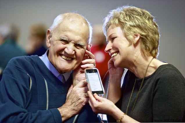 How iPods and Personalized Music Playlists Can Alleviate Dementia Symptoms