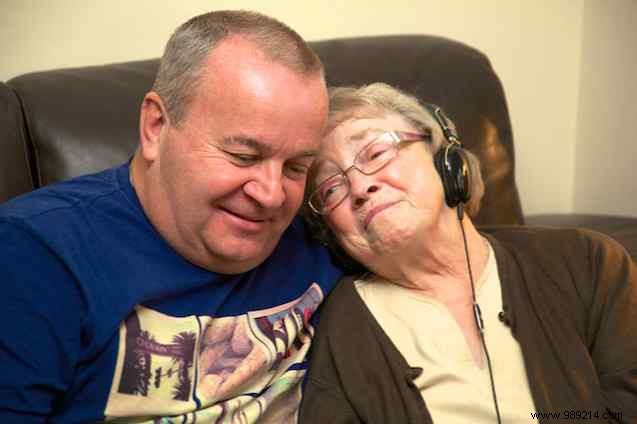 How iPods and Personalized Music Playlists Can Alleviate Dementia Symptoms
