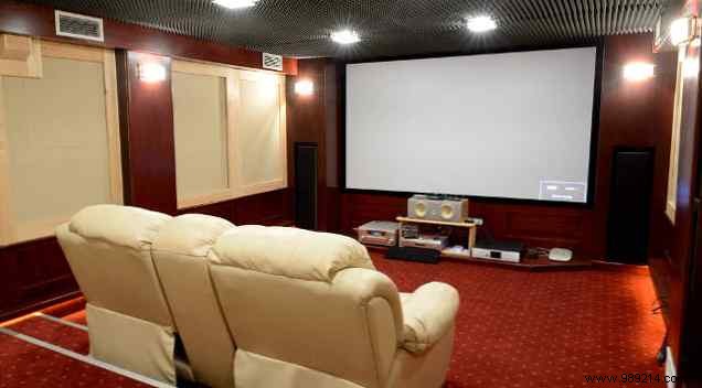 Expert Guide: How to Choose the Perfect Home Theater Projector
