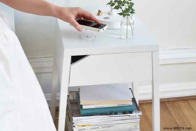 Innovative Smart Furniture: Wireless Charging, Power Generation, and Cable-Free Living