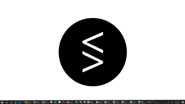 15 MakeUseOf Team Desktops: Real Insights into How Tech Experts Work