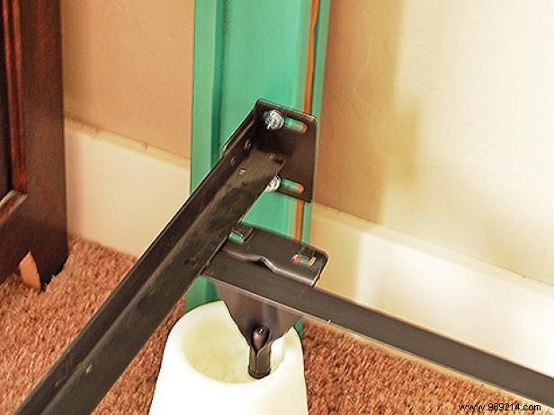 DIY Expert Guide: Build a Custom Rustic Wood Headboard for Any Bed Size