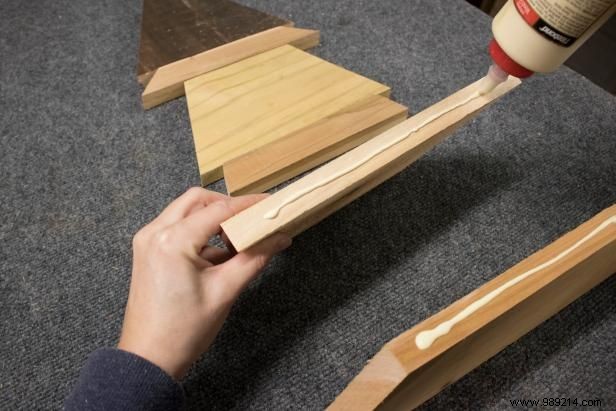 DIY Rustic Desktop Christmas Tree: Easy Tutorial for Small Office Spaces