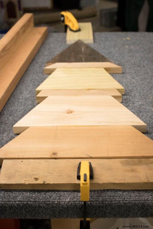 DIY Rustic Desktop Christmas Tree: Easy Tutorial for Small Office Spaces