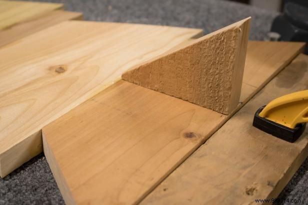 DIY Rustic Desktop Christmas Tree: Easy Tutorial for Small Office Spaces