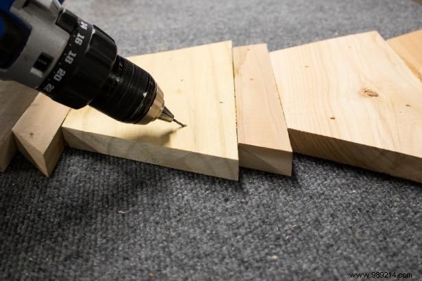 DIY Rustic Desktop Christmas Tree: Easy Tutorial for Small Office Spaces