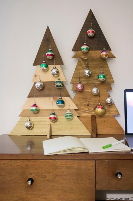 DIY Rustic Desktop Christmas Tree: Easy Tutorial for Small Office Spaces