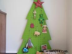 DIY Rustic Desktop Christmas Tree: Easy Tutorial for Small Office Spaces