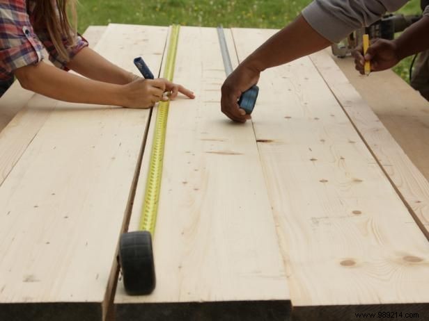 Expert Guide: Build a Stunning Dining Table from Reclaimed Wood – Step-by-Step