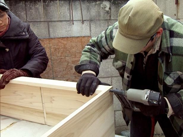 Build a Sturdy Wall-Mounted Wine Rack: Expert DIY Step-by-Step Guide