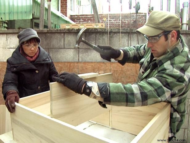 Build a Sturdy Wall-Mounted Wine Rack: Expert DIY Step-by-Step Guide