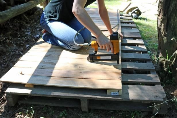 Step-by-Step Guide: Build a Durable Outdoor Firewood Storage Shed with Pallets and Fence Panels