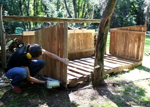 Step-by-Step Guide: Build a Durable Outdoor Firewood Storage Shed with Pallets and Fence Panels