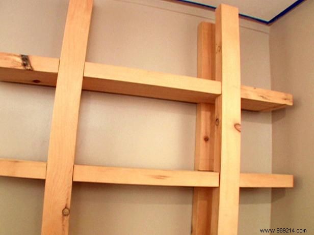Expert DIY Guide: Build Sturdy Notch-Fit Shelves from Reclaimed Wood