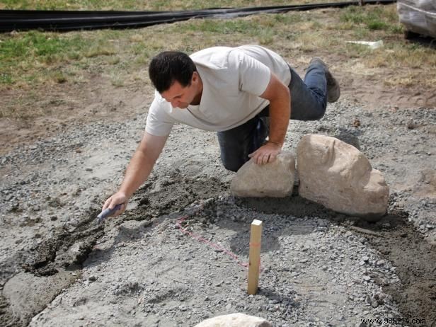 Expert DIY Guide: Build a Durable Fieldstone and Sand Fire Pit in Your Backyard