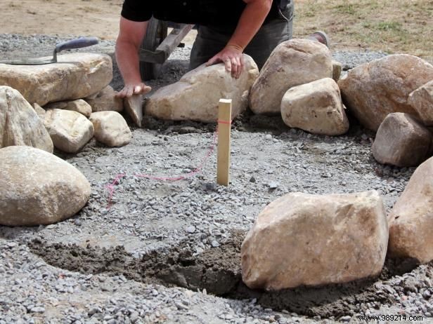 Expert DIY Guide: Build a Durable Fieldstone and Sand Fire Pit in Your Backyard