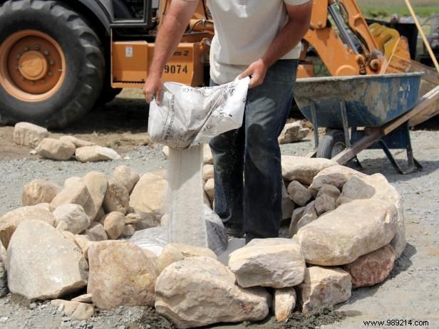 Expert DIY Guide: Build a Durable Fieldstone and Sand Fire Pit in Your Backyard