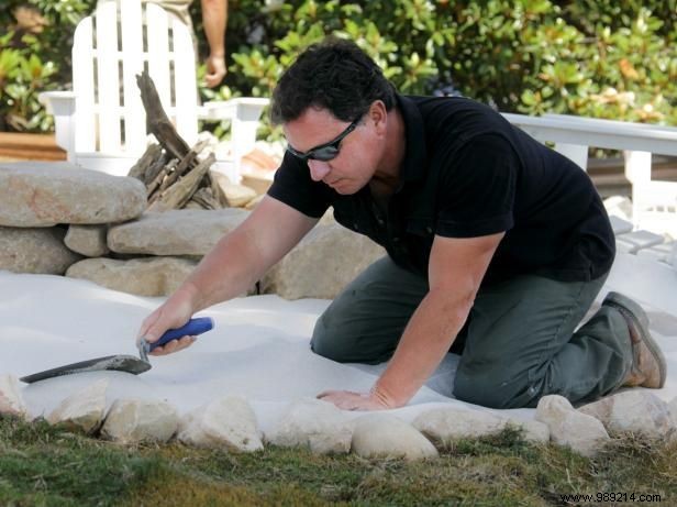 Expert DIY Guide: Build a Durable Fieldstone and Sand Fire Pit in Your Backyard
