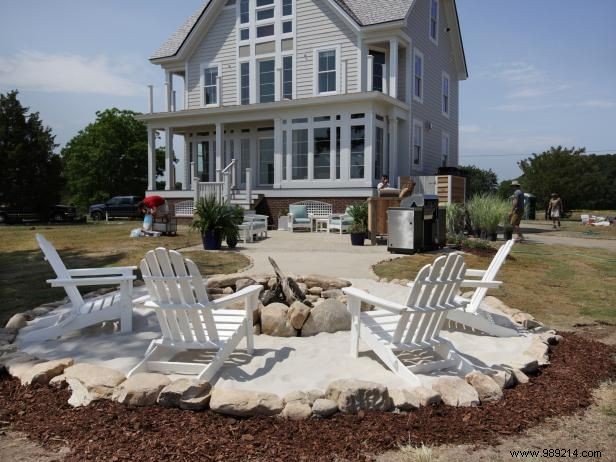 Expert DIY Guide: Build a Durable Fieldstone and Sand Fire Pit in Your Backyard