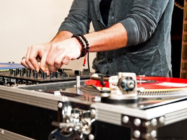 Crafting the Perfect Wedding Music Playlist: Expert Tips and Curated Samples