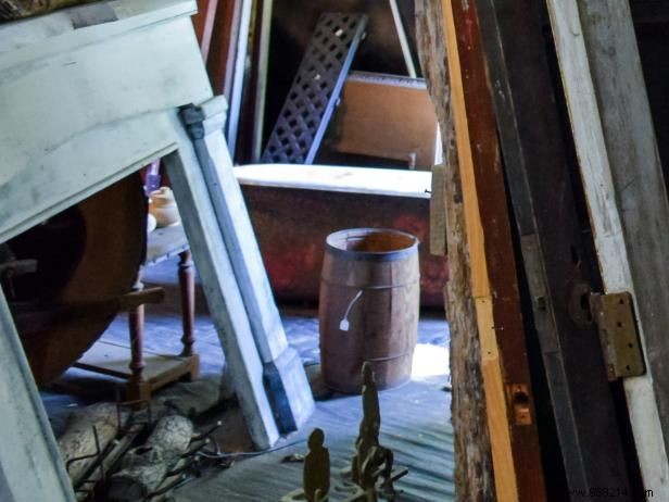 Transform an Old Wooden Barrel into a Custom Firewood Holder: Wood-Burning DIY Guide