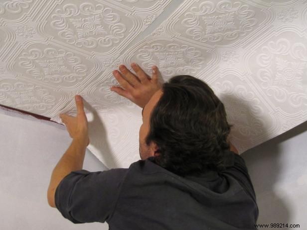 Expert Guide: How to Hang Wallpaper on Your Ceiling Flawlessly