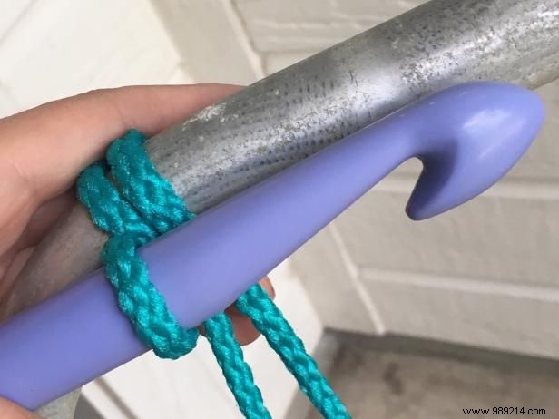 Restore Your Vintage Garden Chair: Step-by-Step Macramé Weaving Guide