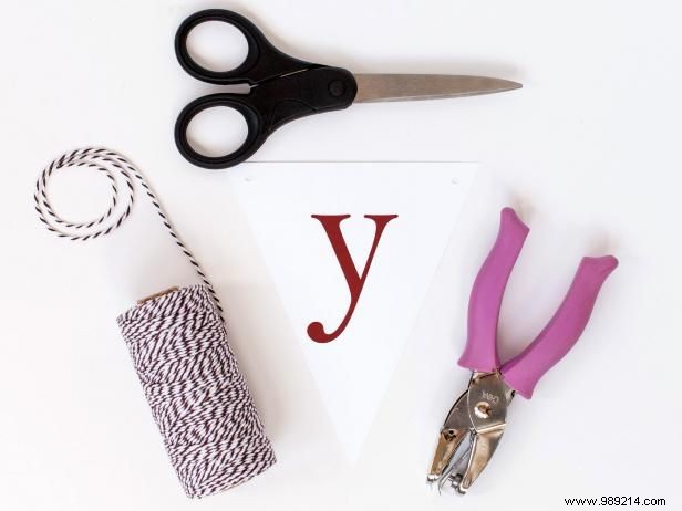 DIY  Be Merry  Christmas Banner: Easy Step-by-Step Holiday Craft Guide