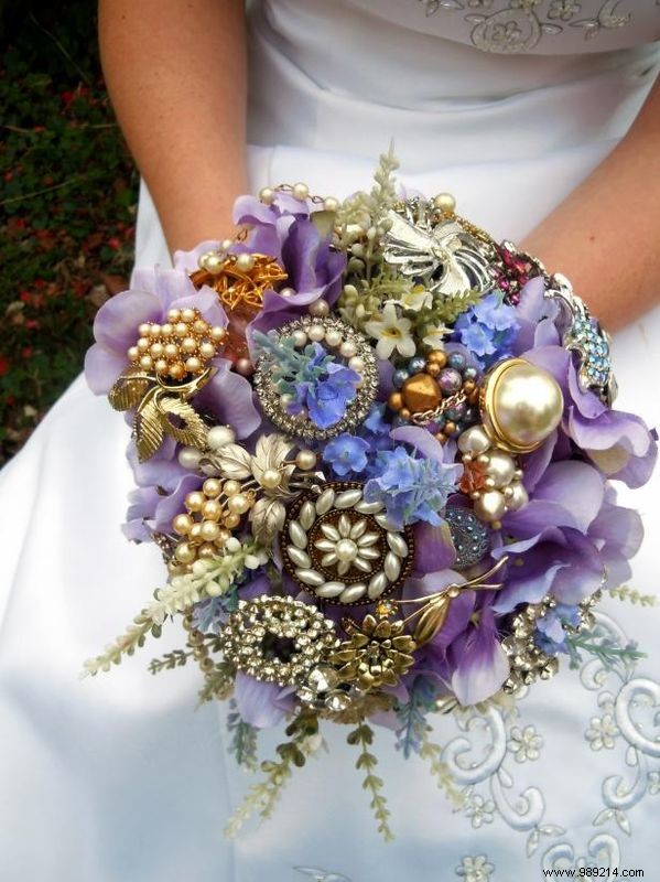 DIY Brooch Bridal Bouquet: Step-by-Step Guide to a Timeless Heirloom