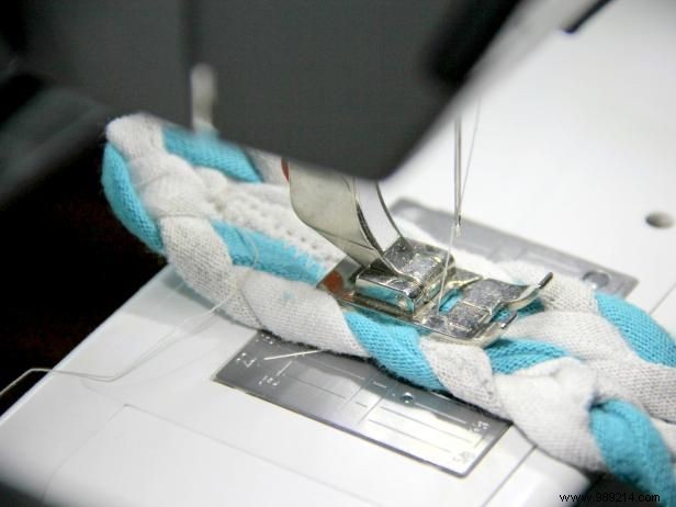 DIY Braided Rug from Old T-Shirts: Easy Step-by-Step Tutorial Using a Sewing Machine