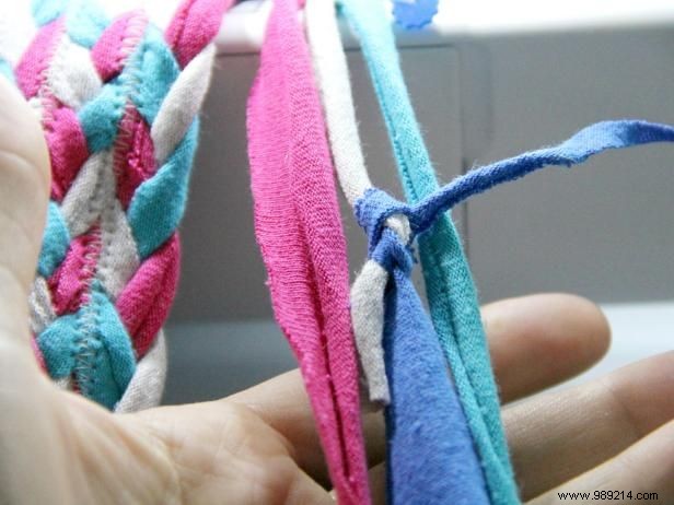 DIY Braided Rug from Old T-Shirts: Easy Step-by-Step Tutorial Using a Sewing Machine