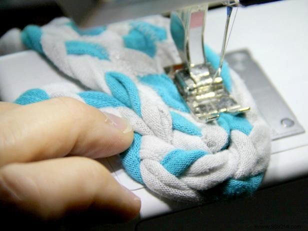 DIY Braided Rug from Old T-Shirts: Easy Step-by-Step Tutorial Using a Sewing Machine