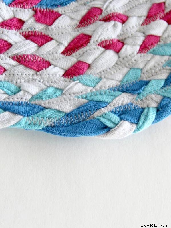 DIY Braided Rug from Old T-Shirts: Easy Step-by-Step Tutorial Using a Sewing Machine