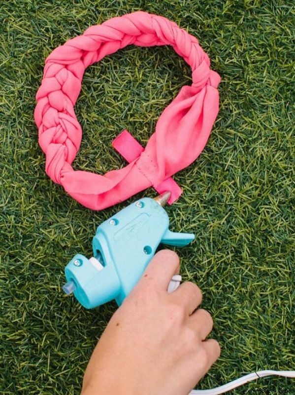 How to Craft a Stylish Braided Headband: Easy DIY Tutorial