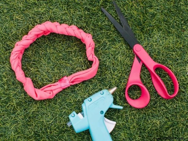 How to Craft a Stylish Braided Headband: Easy DIY Tutorial