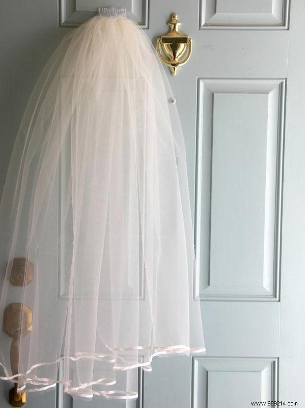 Expert Step-by-Step Guide: Craft a Timeless Classic Wedding Veil at Home