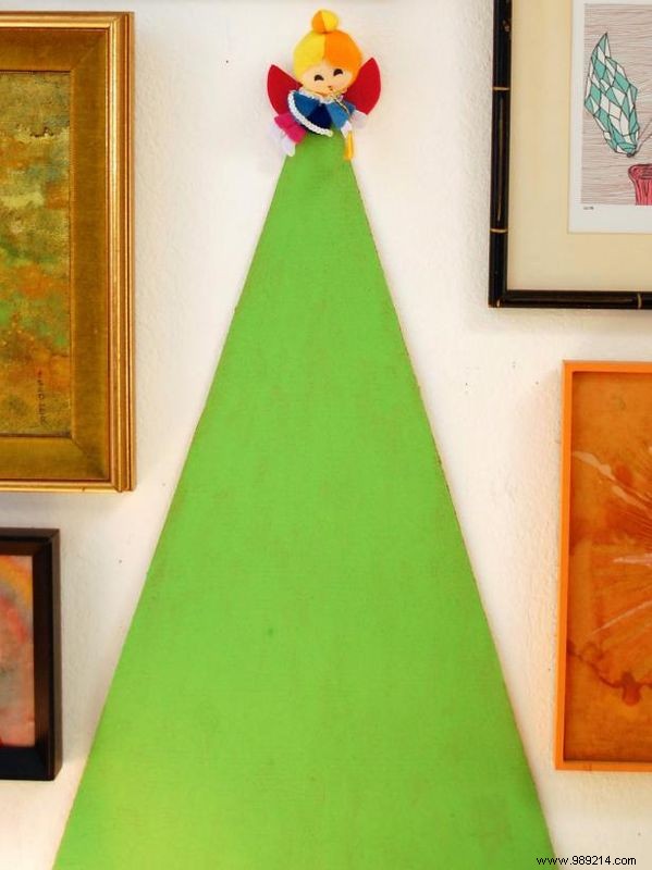 DIY Cork Christmas Tree: Easy Way to Display Holiday Cards and Kids Crafts