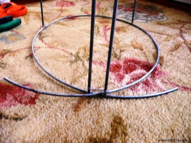 DIY Christmas Tree Centerpiece: Repurpose Tomato Cages for Festive Holiday Magic