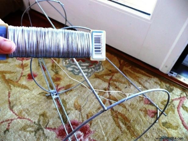 DIY Christmas Tree Centerpiece: Repurpose Tomato Cages for Festive Holiday Magic