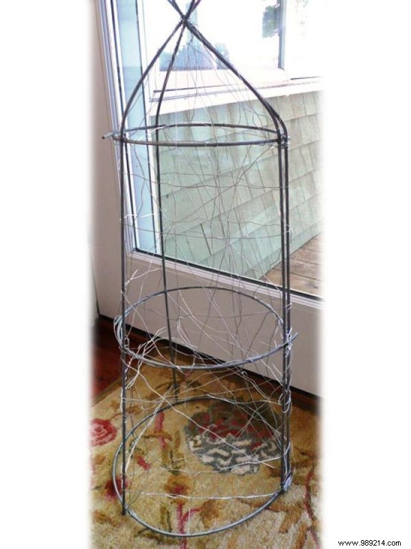 DIY Christmas Tree Centerpiece: Repurpose Tomato Cages for Festive Holiday Magic