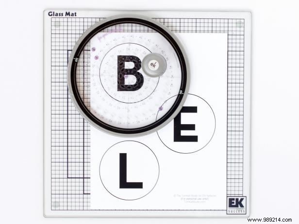 DIY  Believe  Christmas Banner: Elegant Accordion Medallion Bunting Tutorial