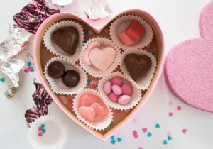 DIY Personalized Candy Box: Thoughtful Valentine s Day Gift Tailored to Your Partner