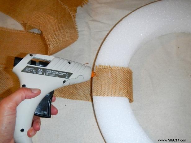 DIY Coastal Christmas Yarn Wreath: Easy Step-by-Step Tutorial for Year-Round Charm