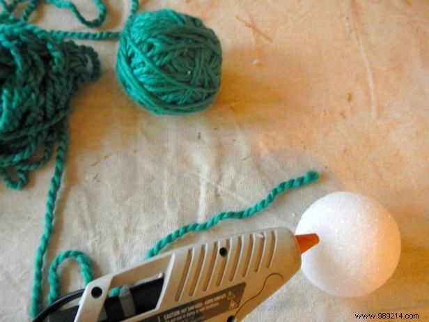 DIY Coastal Christmas Yarn Wreath: Easy Step-by-Step Tutorial for Year-Round Charm